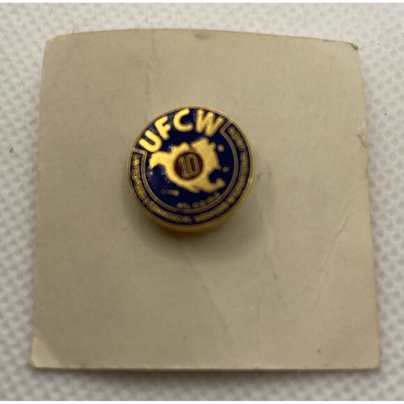 Vintage UFCW 10 Year Member Lapel Pin United Food & Commercial Workers - Picture 2 of 3